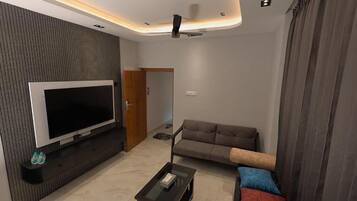 Apartment, Balkon, Flussblick | Wohnbereich