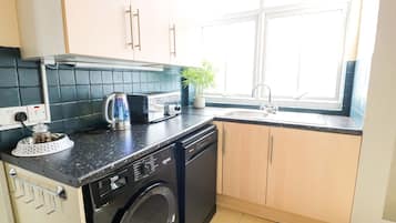 Dishwasher, cookware/dishes/utensils