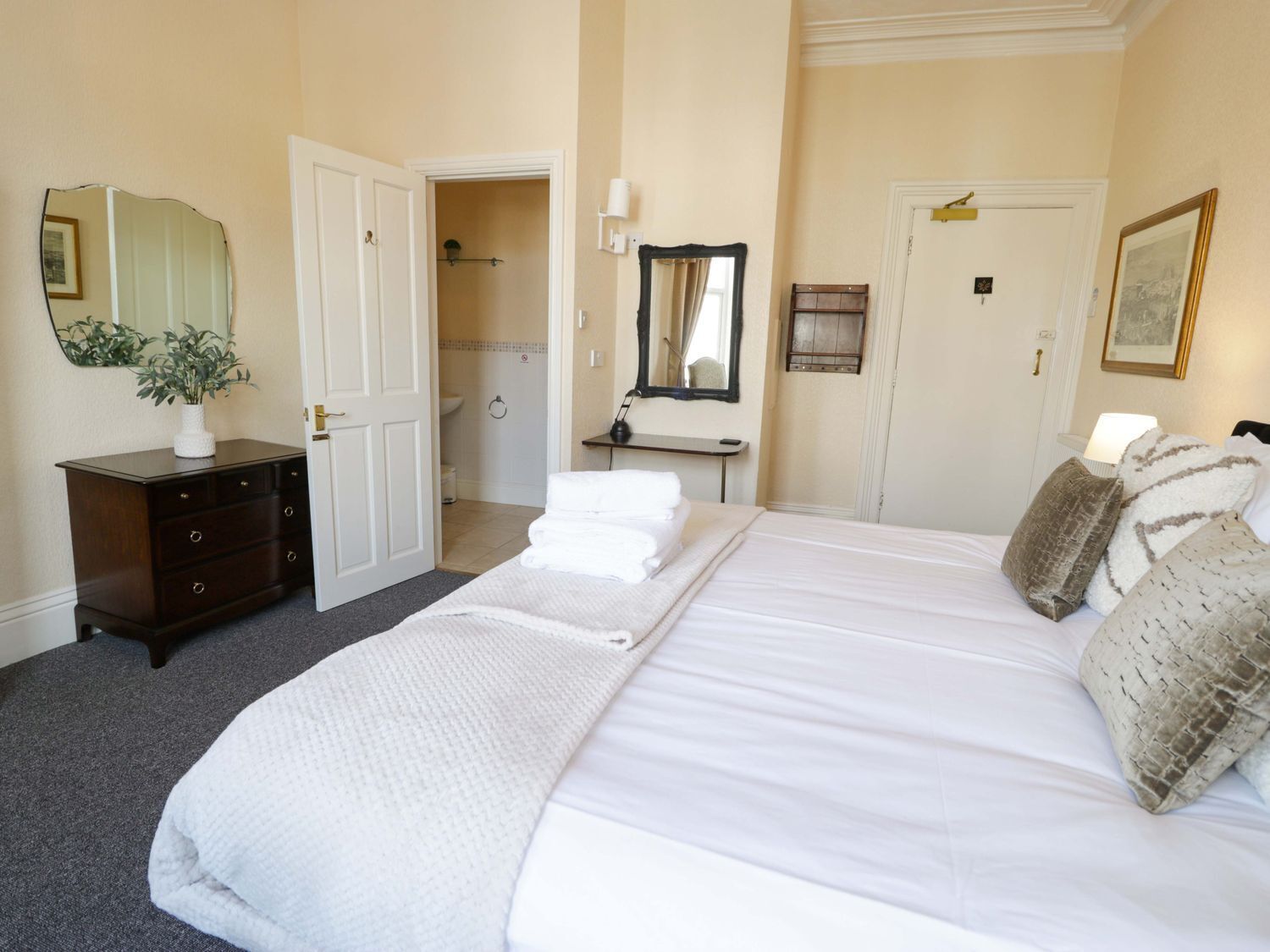 8 bedrooms, free WiFi, individually decorated, individually furnished