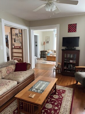 Living area - 3-bedroom house In Jacksonville, IL (Jacksonville)