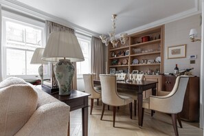 Unclassified image, 5 of 37, button - Brunswick Mews II - Two Bedroom House, Sleeps 4 (London)