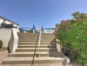 A staircase leading to a gated area with a sign indicating private swimming rules. - Port Saint-Jacques by Interhome (La Bernerie-en Retz)