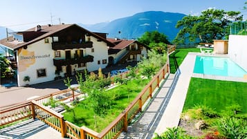 Esterni