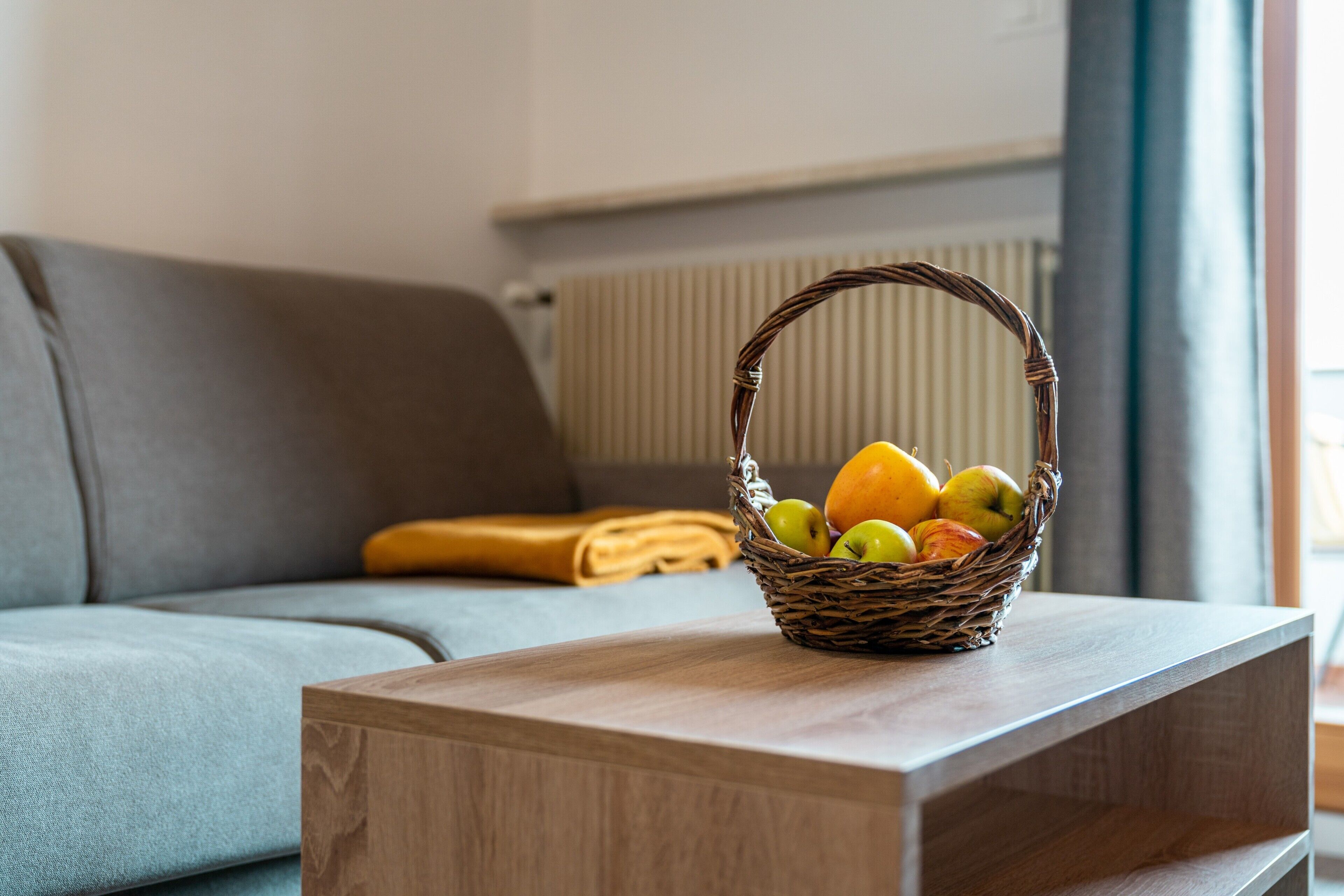 Fernseher, Tischtennisplatte