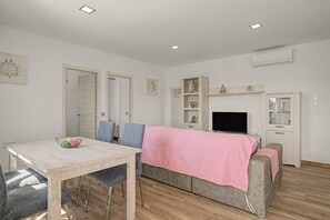 Room - 'El Desafío' Apartment with Private Terrace and Wi-Fi (Roche)