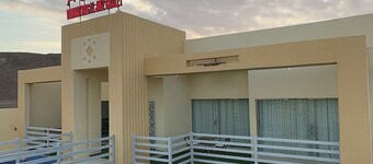 Private Family Chalet with Pool near Ras Al Jinz Turtle Reserve