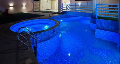 Private Family Chalet with Pool near Ras Al Jinz Turtle Reserve