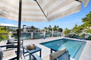 Outdoor pool - Stunning Keys retreat with 3 bedrooms, pool, dockage & endless island vibes (Key Colony Beach)