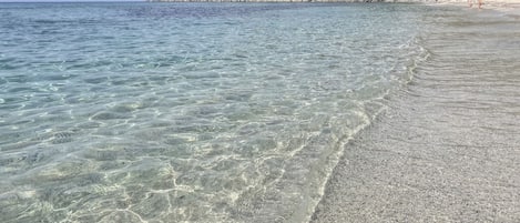 Talo, näköala puutarhaan | Ranta