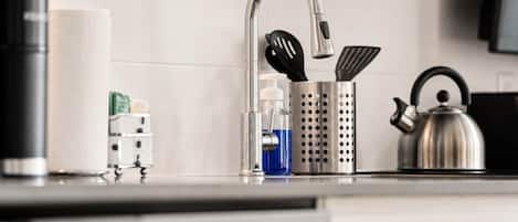 Fridge, microwave, stovetop, dishwasher