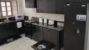 Private kitchen - Holiday Oasis (Saint Ann's Bay)