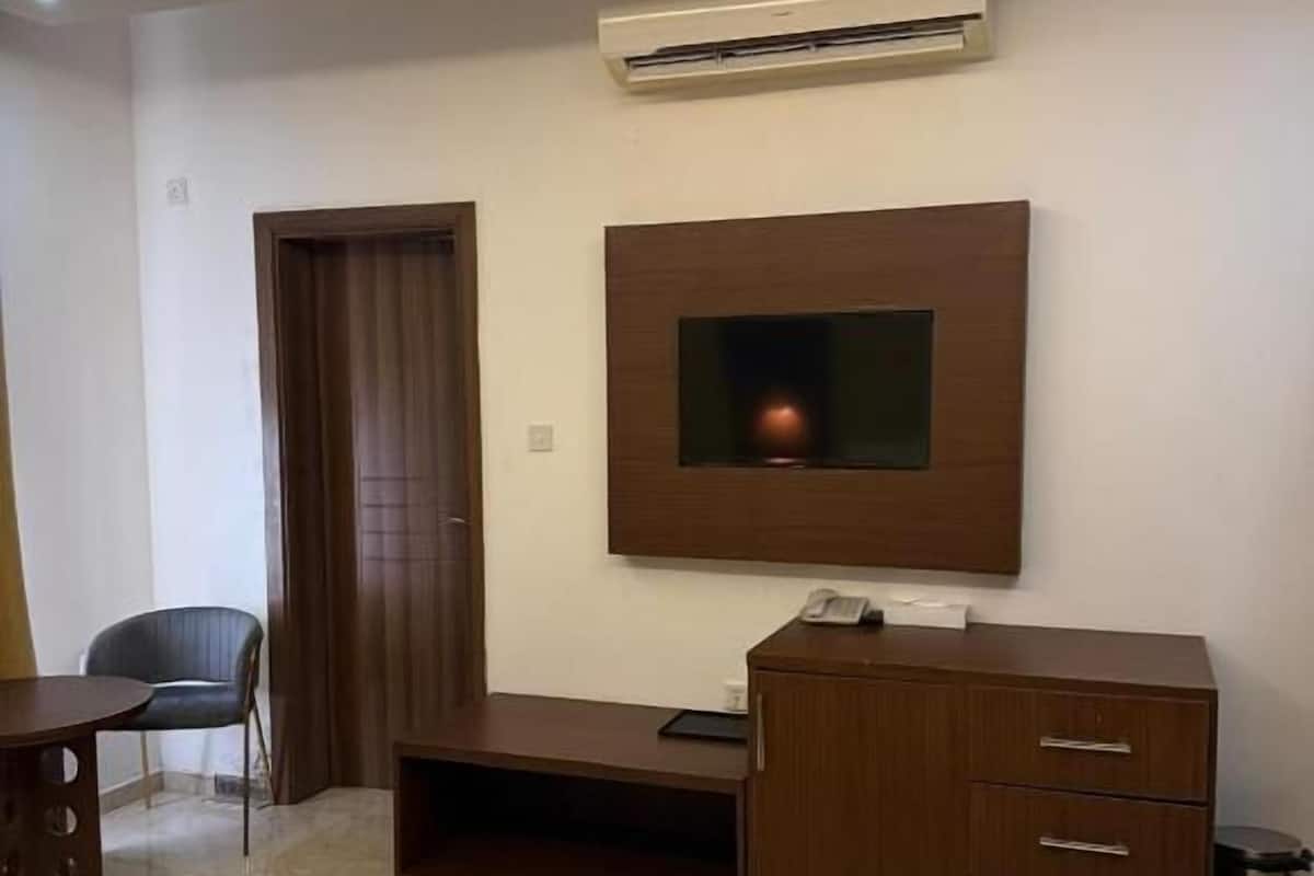 Standard Single Room, City View | Free WiFi