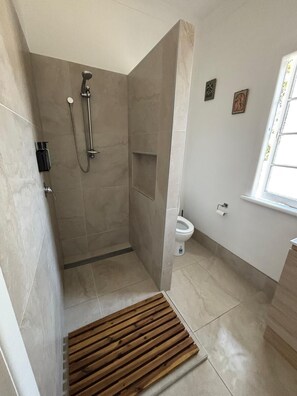 Dusche, Handtücher, Seife, Toilettenpapier