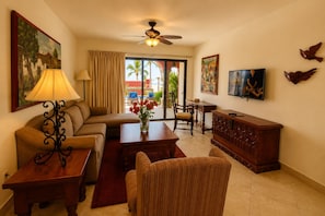 Living area - Luxury Oceanfront Getaway in Cabo San Lucas (El Paraje)