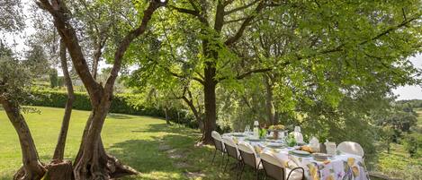Outdoor dining
