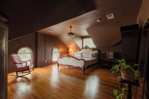8 habitaciones, tabla de planchar con plancha, wifi y ropa de cama 