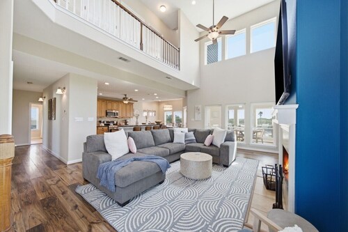 Pickle & Pier- Waterfront/Pickle Ball/Fishing Pier