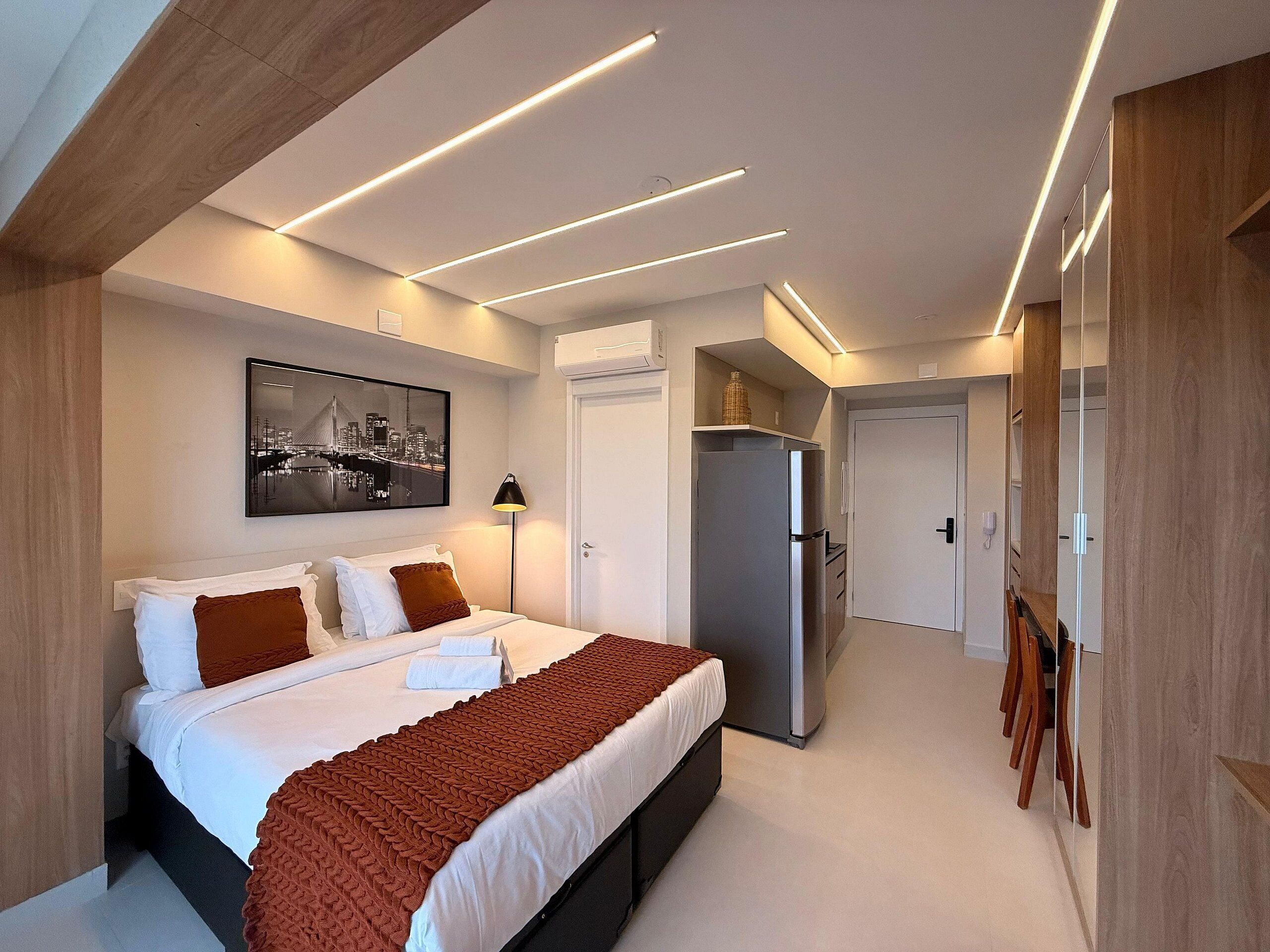 Departamento | Escritorio, espacio para trabajar con laptop y cortinas blackout 