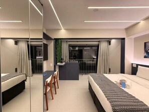 Deluxe-Apartment | Schreibtisch, laptopgeeigneter Arbeitsplatz, Verdunkelungsvorhänge