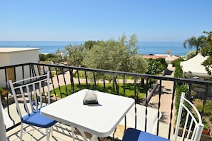 Outdoor dining - Vrbo Property (Barano D'ischia)