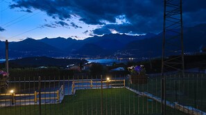 Property grounds - Apartment 'Casa Ada' with Lake View, Balcony and Wi-Fi (Colico)