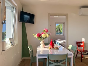 Dining - Apartment 'Casa Ada' with Lake View, Balcony and Wi-Fi (Colico)