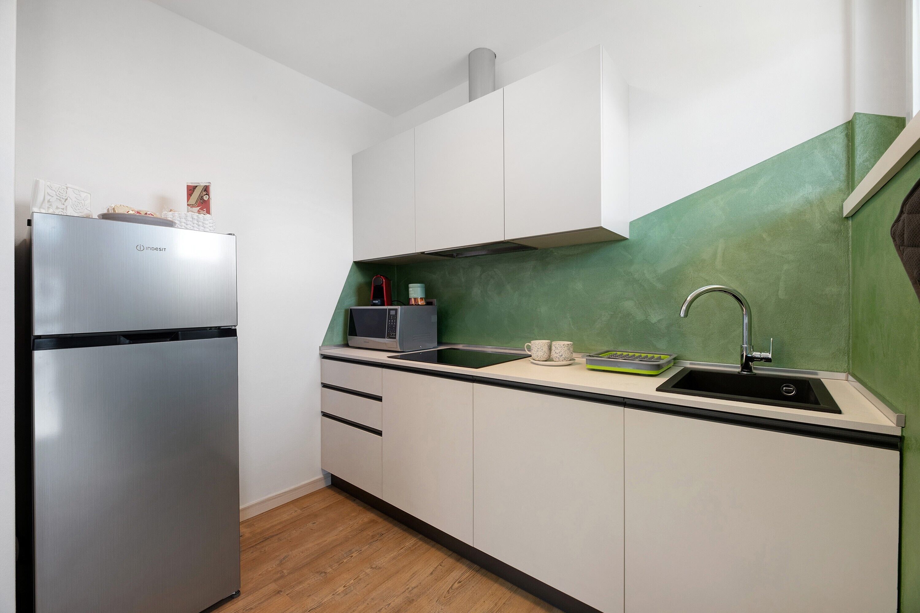 Coffee/tea maker, fridge, microwave, stovetop