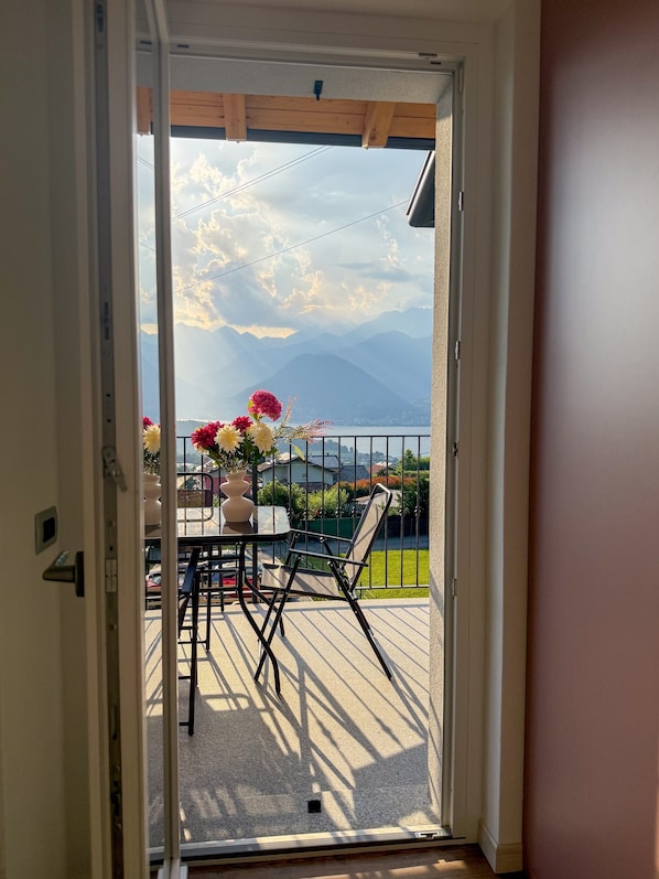 Interior - Apartment 'Casa Ada' with Lake View, Balcony and Wi-Fi (Colico)