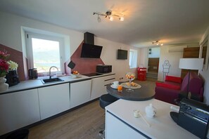 Refrigerador, microondas, parrilla de estufa y lavavajillas 