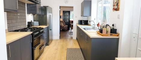 Cookware/dishes/utensils