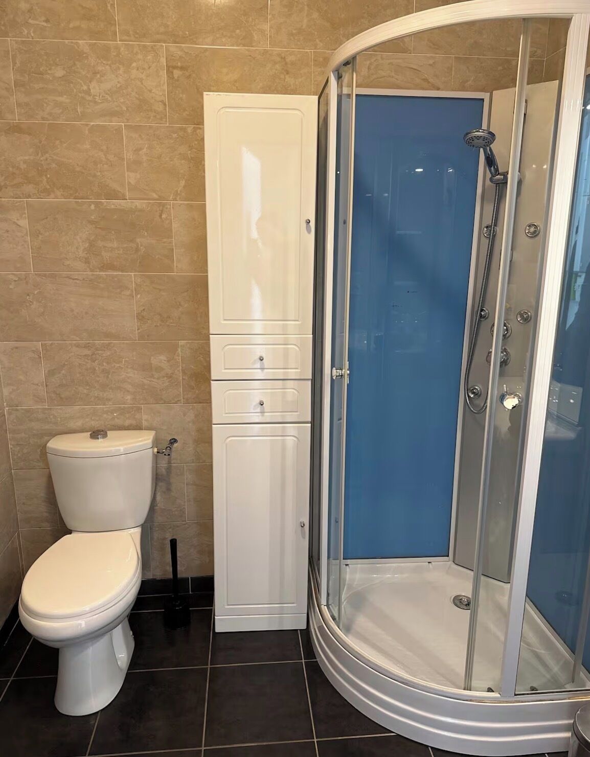 Bruser, håndklæder, Sæbe, Toiletpapir