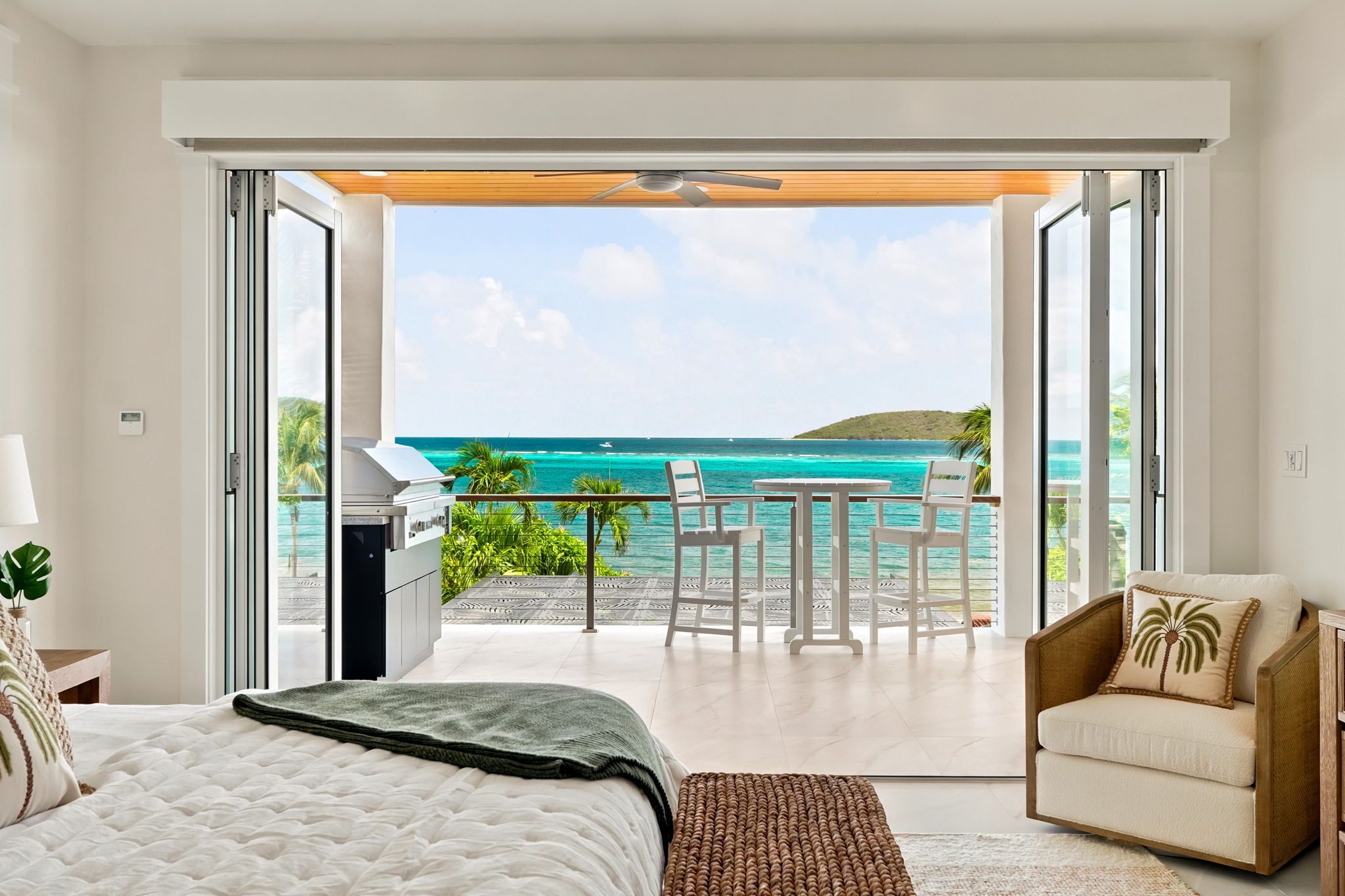 8 habitaciones y caja de seguridad en la habitación 