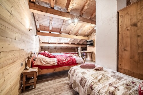 Bed and Breakfast 'Chambre Avoriaz' with Mountain View, Wi-Fi and Air Conditioning