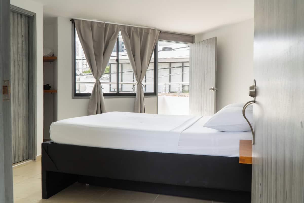 Doppelzimmer, Balkon, Stadtblick | Kostenloses WLAN, Bettwäsche