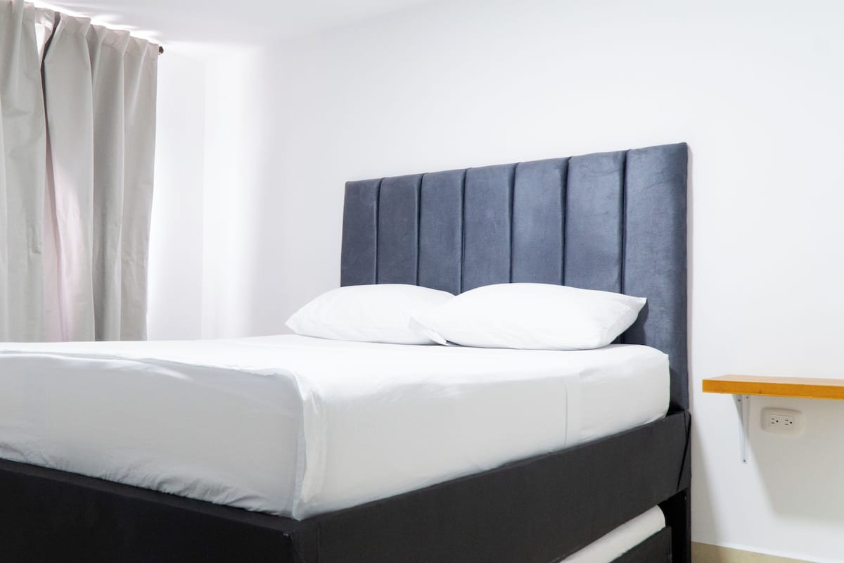 Dreibettzimmer, Stadtblick | Kostenloses WLAN, Bettwäsche
