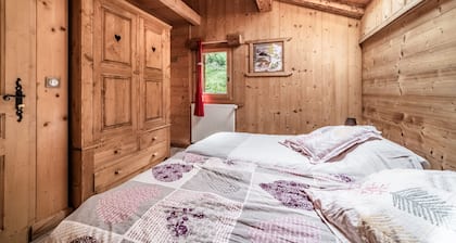 Bed and Breakfast 'Chambre Edelweiss' with Mountain View, Wi-Fi and Air Conditioning