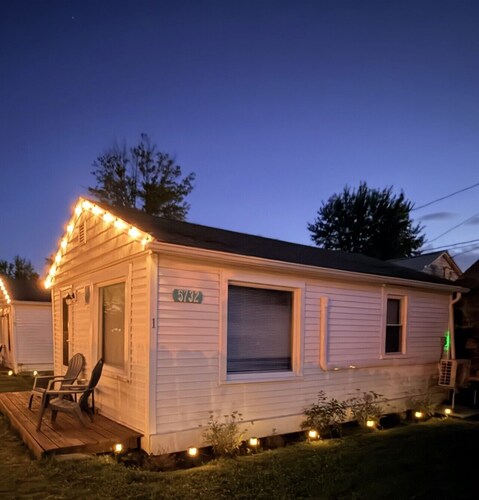 Adorable and Cozy GOTL Cottage - Pet Friendly