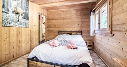 Bed and Breakfast 'Chambre Morzine' with Mountain View, Wi-Fi and Air Conditioning