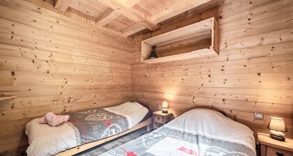 Bed and Breakfast 'Chambre Falaise' with Balcony, Wi-Fi and Air Conditioning