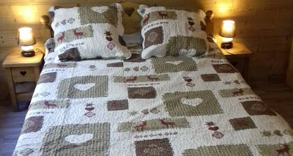 Bed & Breakfast „Chambre Falaise“ mit Balkon, WLAN und Klimaanlage