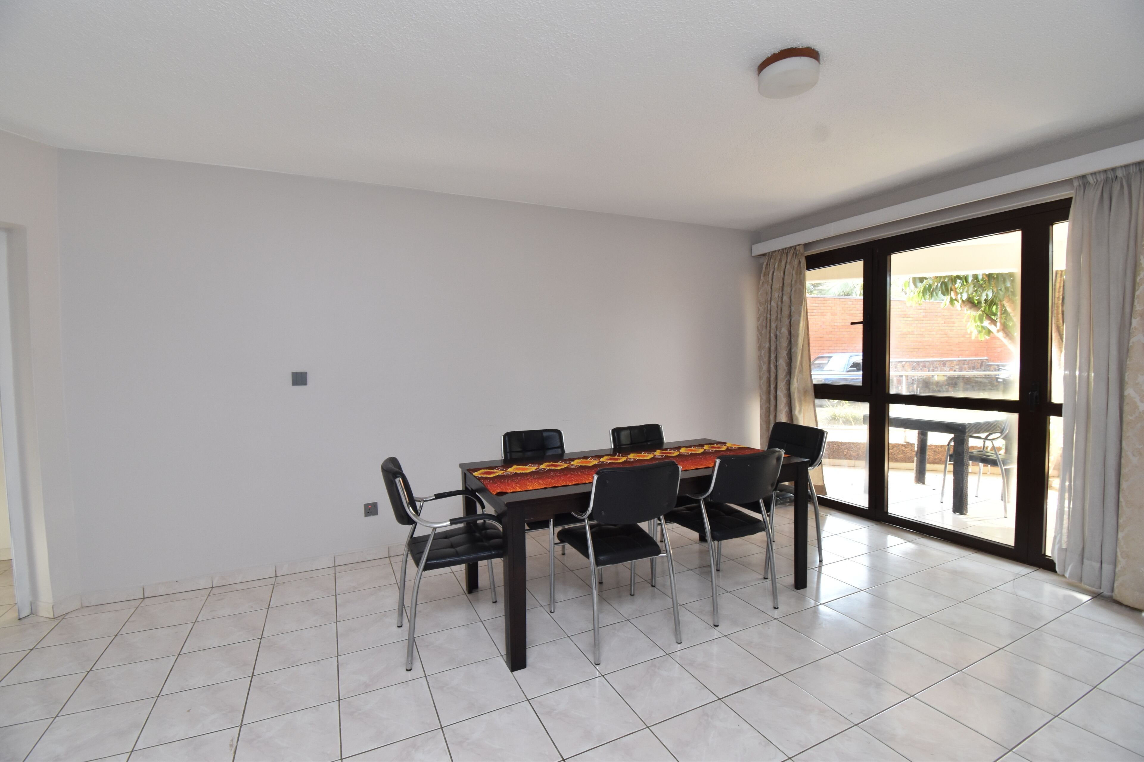 Deluxe Apartment, 3 Bedrooms, Balcony, City View | Dining room