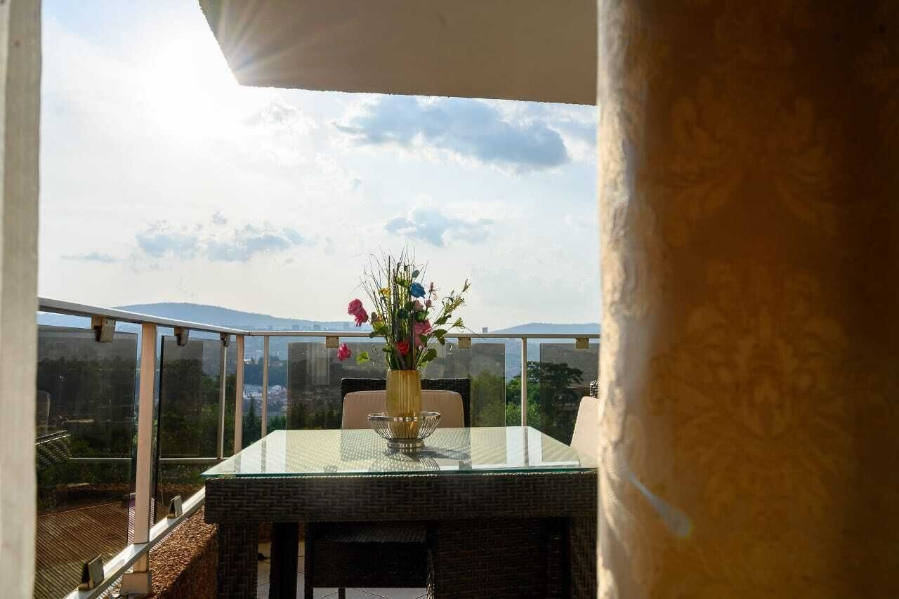 Deluxe Apartment, 2 Bedrooms, Balcony, City View | Outdoor dining