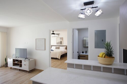 Bambu Beach Haus - New King Apartment • Saltwater Pool & Tropical Oasis