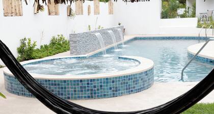 Bambu Beach Haus - New King Apartment • Saltwater Pool & Tropical Oasis