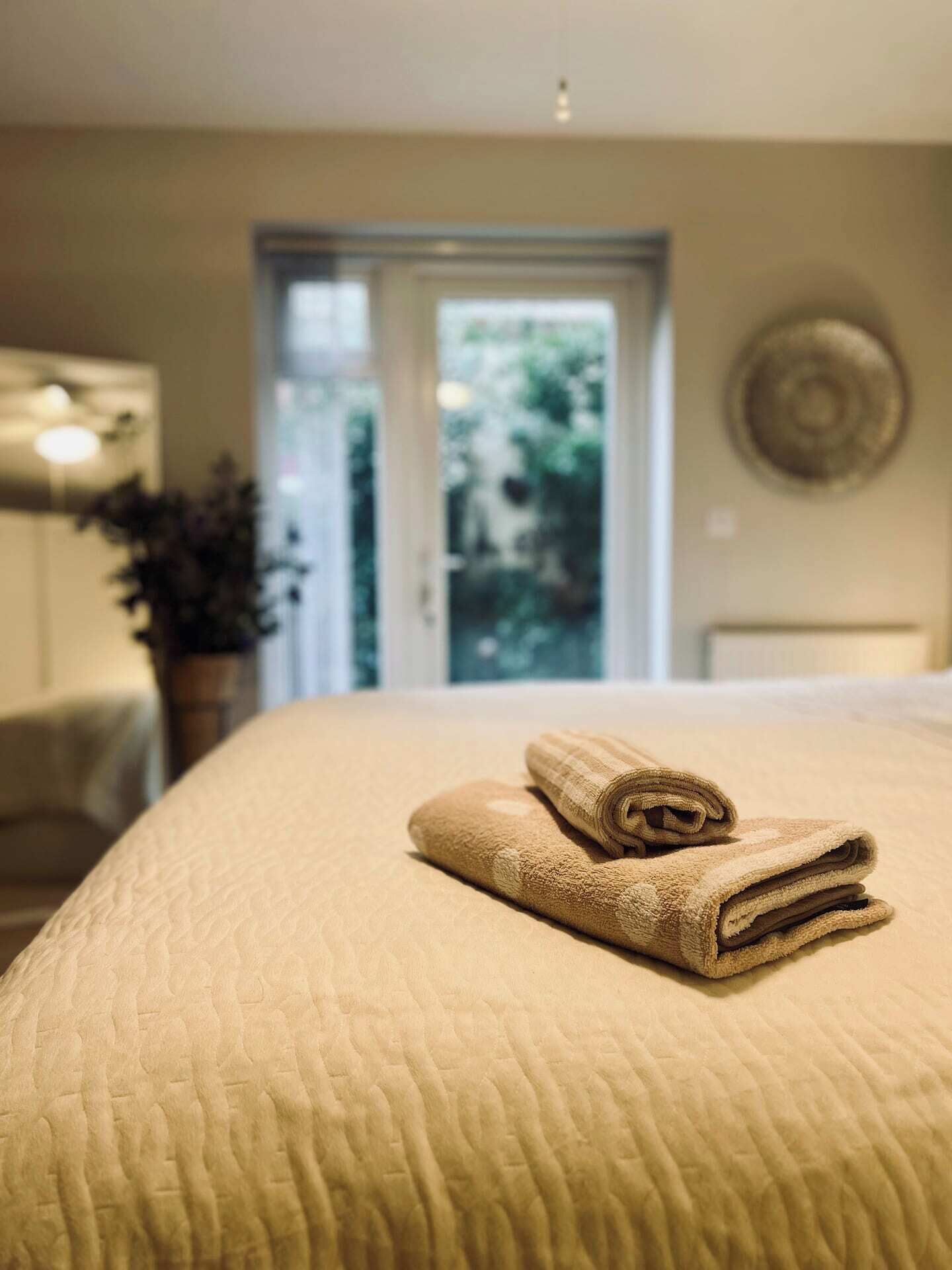 Iron/ironing board, free WiFi, bed sheets