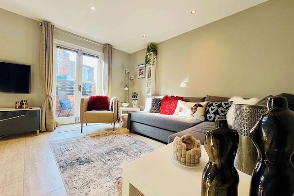 Lounge with sofa; which can be turned into a bed