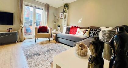 Bright Coastal Flat 5 Minutes from Frinton Beach