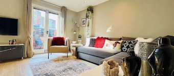 Bright Coastal Flat 5 Minutes from Frinton Beach