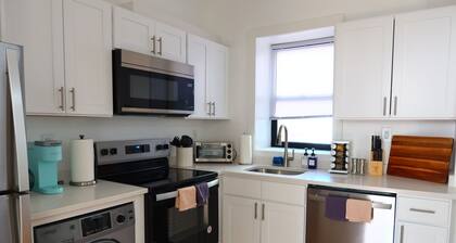 Newly Renovated Modern 2BR Apt in Prime Location
