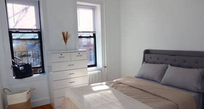 Newly Renovated Modern 2BR Apt in Prime Location
